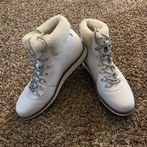 White Mountain Faux Fur Boots!